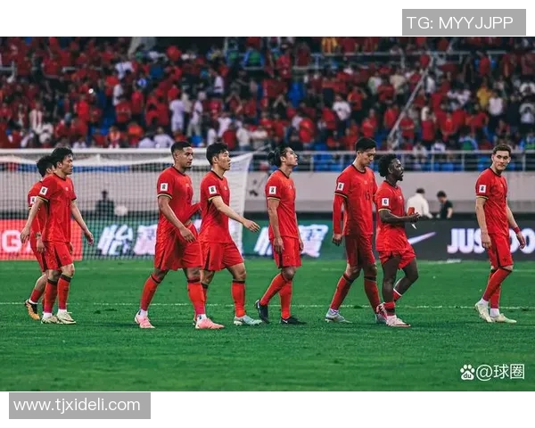 传奇后卫的足球生涯与成就揭秘,探讨他如何改变比赛格局与球队命运 传奇后卫的足球生涯与成就揭秘,探讨他如何改变比赛格局与球队命运