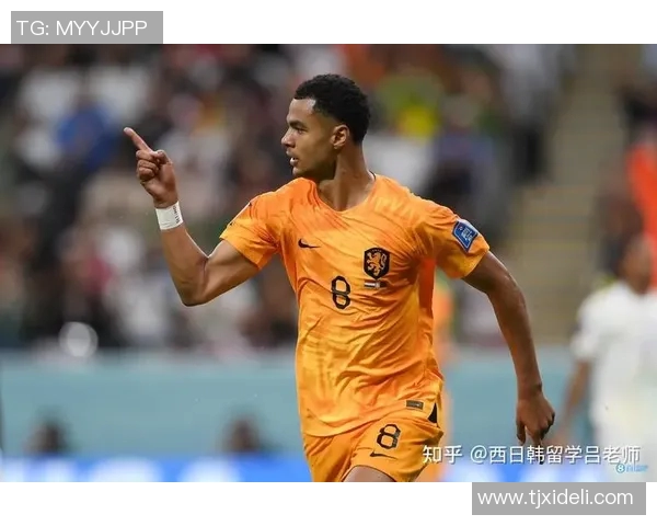 昔日足球明星重返赛场卡塔尔展现风采引发球迷热烈追忆与欢呼 昔日足球明星重返赛场卡塔尔展现风采引发球迷热烈追忆与欢呼