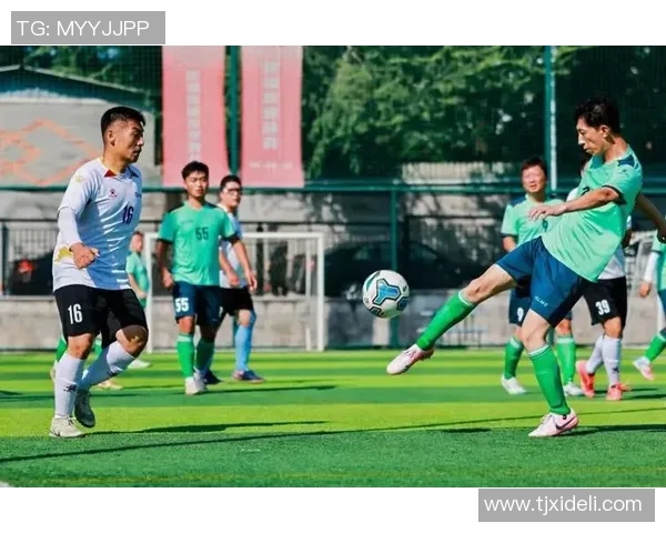 杭州足球队的拼搏之路:一段不屈不挠的奋斗纪实与荣耀回顾 杭州足球队的拼搏之路:一段不屈不挠的奋斗纪实与荣耀回顾